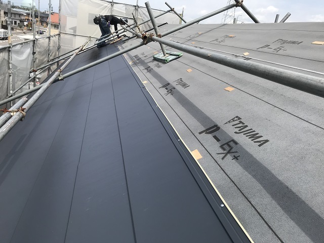 屋根カバー工法　ガルバリウム鋼板