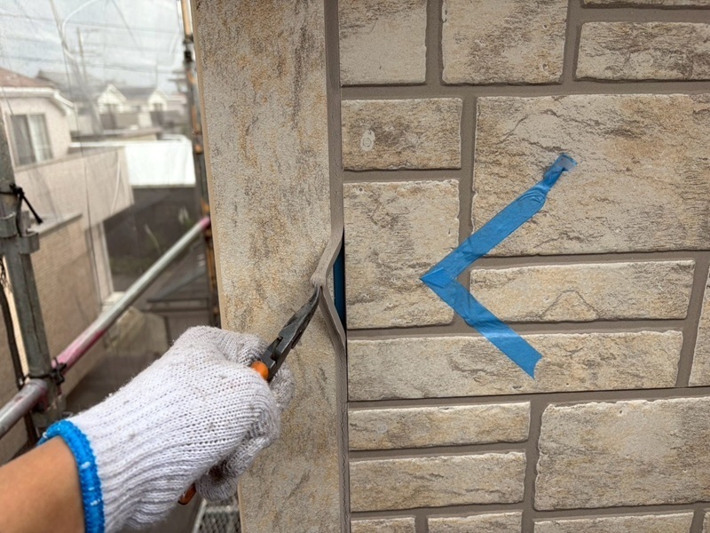 タテ目地シーリング撤去