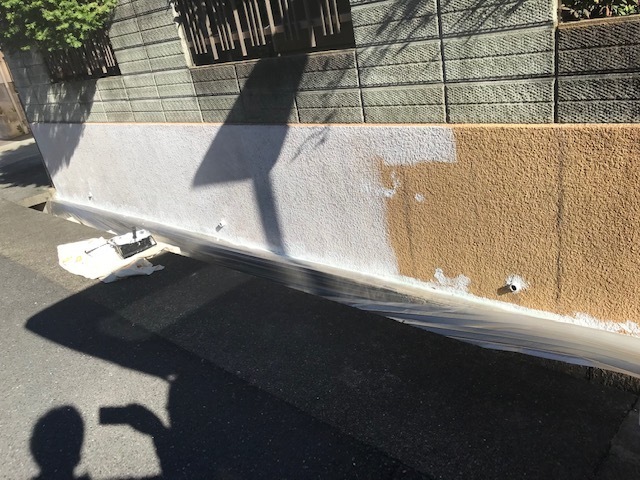 塀塗装　下塗り