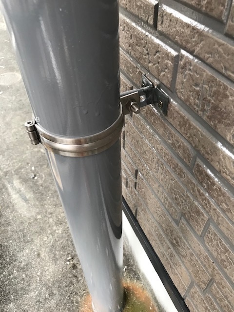 配管支持金具交換後