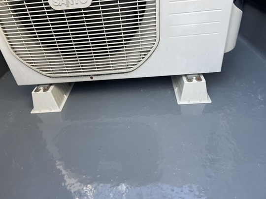 エアコン室外機架台交換