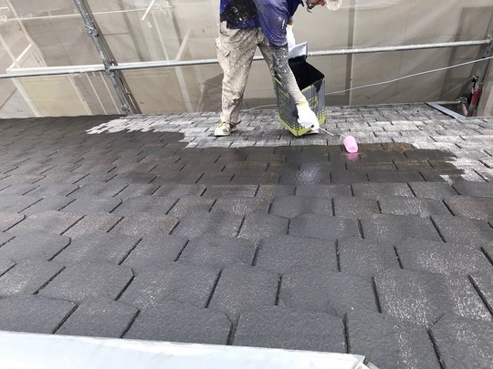 屋根下塗りの吸い込みチェック